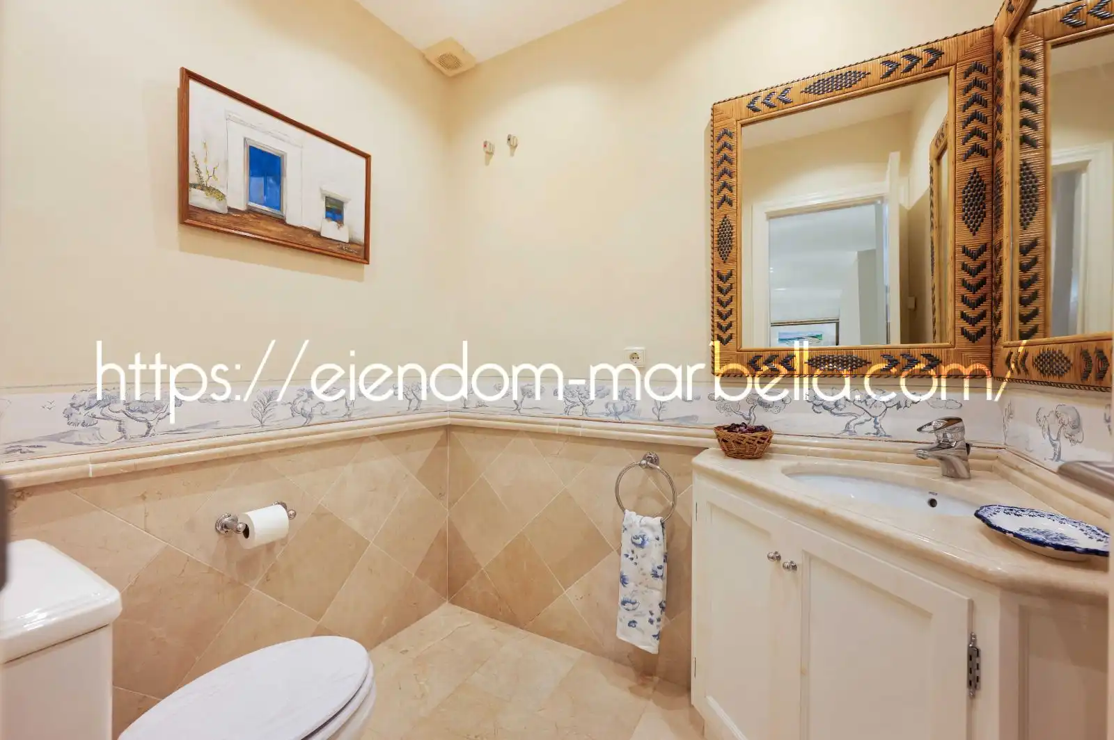 Badezimmer von Haus oder Chalet zum Verkauf in Marbella mit Klimaanlage, Heizung und Privatgarten