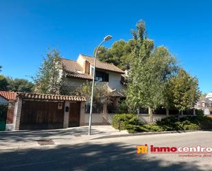 Vista exterior de Casa o xalet en venda en Pinto amb Aire condicionat, Calefacció i Jardí privat