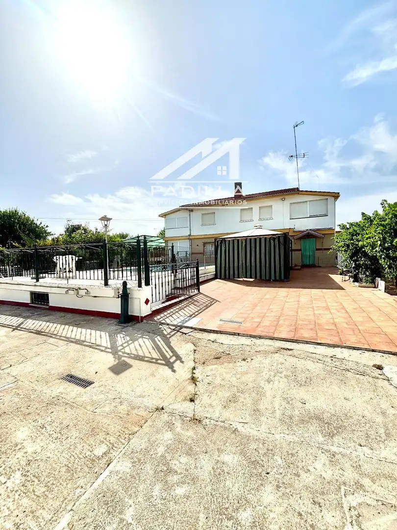 Vista exterior de Casa o chalet en venta en El Viso de San Juan con Calefacción, Trastero y Piscina