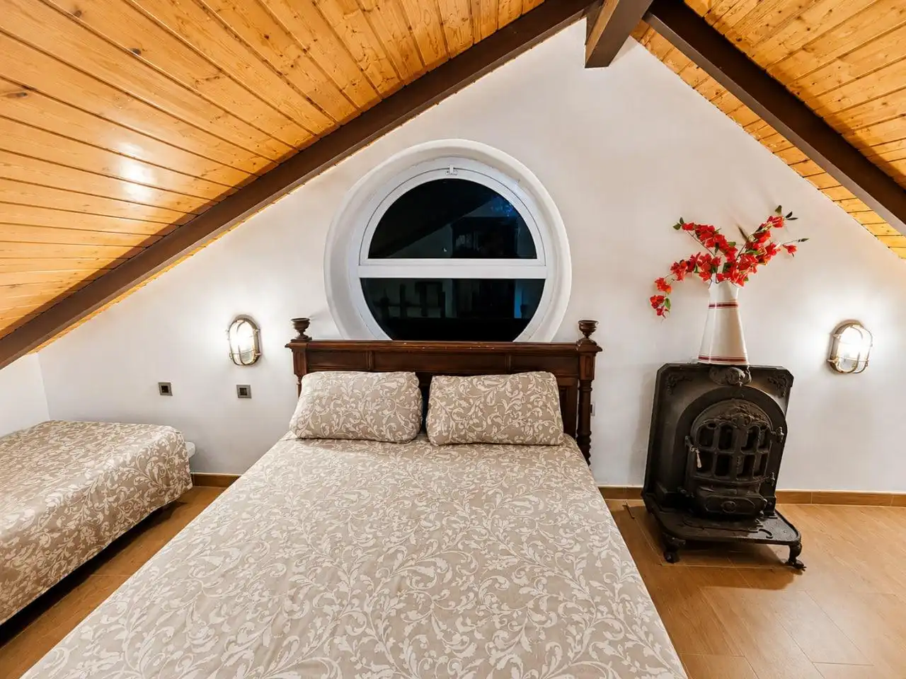 Bedroom of Houses for sale in Torremocha de Jarama  with Heating, Private garden and Terrace