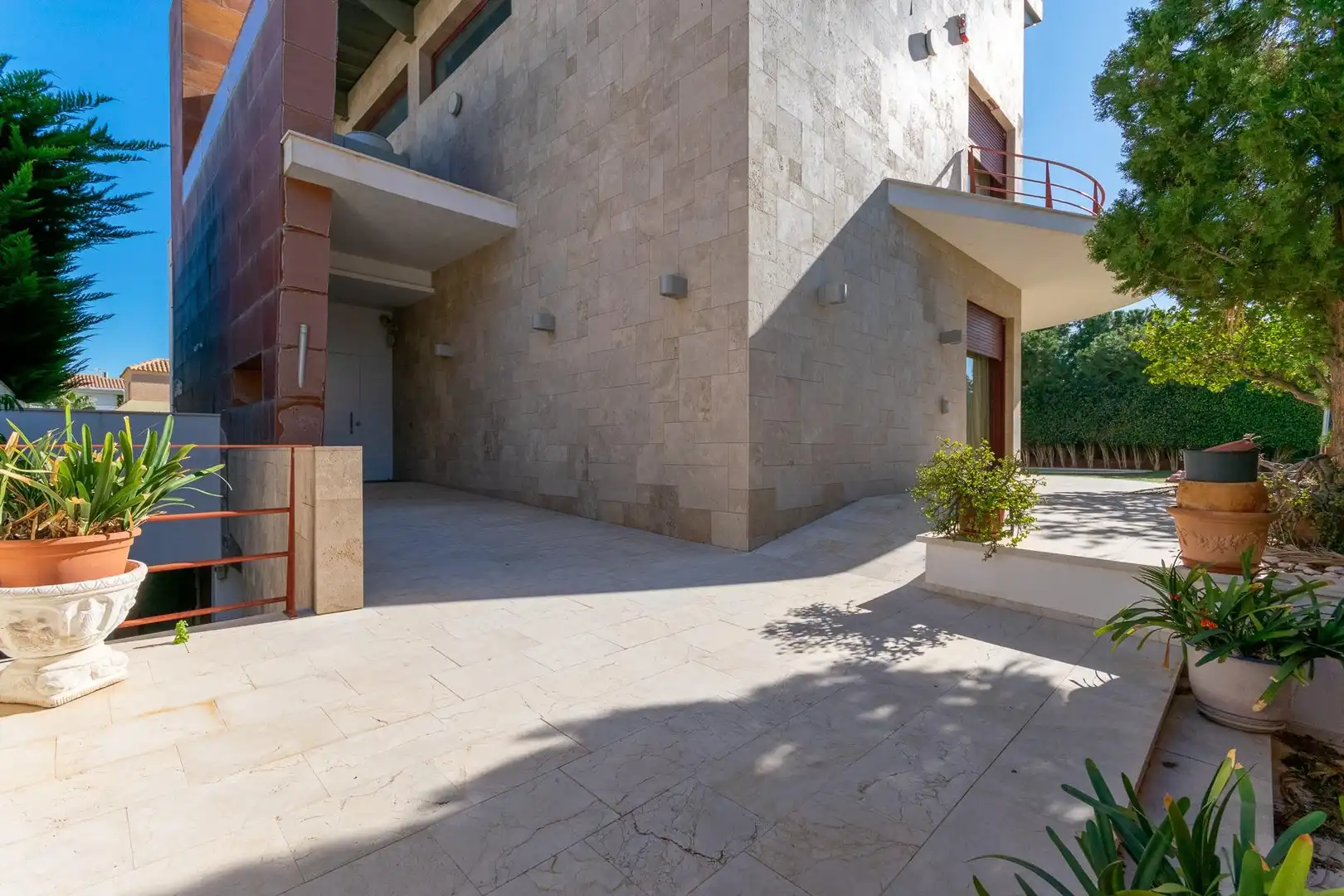Vista exterior de Casa o chalet en venta en Alicante / Alacant con Aire acondicionado, Calefacción y Jardín privado