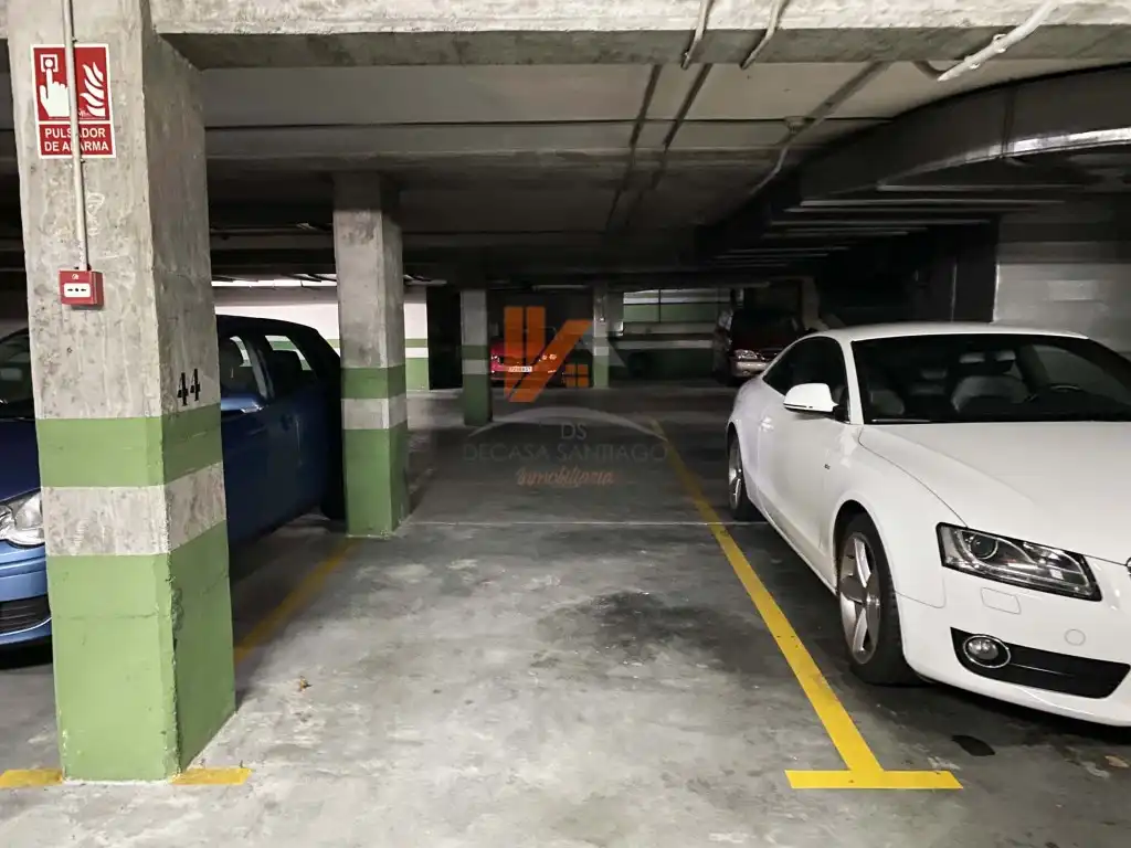 Aparcament de Garatge en venda en Santiago de Compostela 