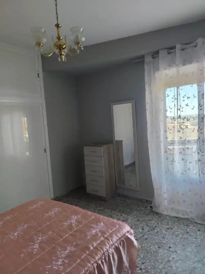 Schlafzimmer von Wohnung zur Miete in Almodóvar del Campo mit Klimaanlage, Ofen und Waschmaschine