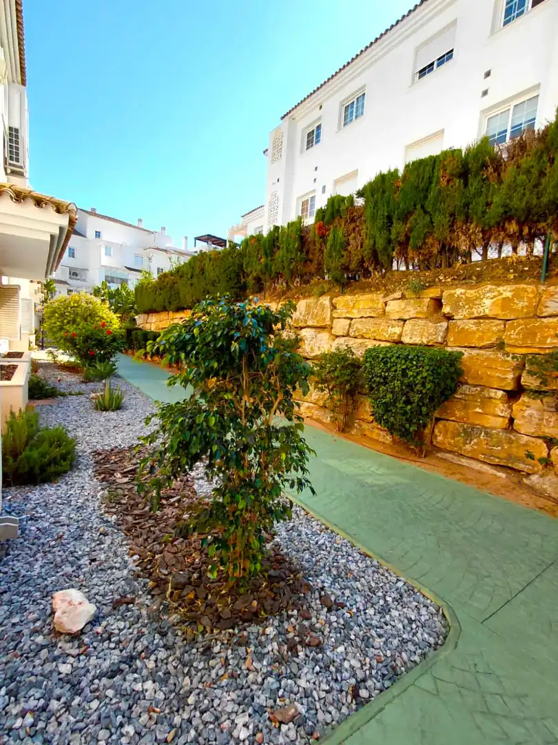 Jardí de Pis en venda en Marbella amb Aire condicionat, Terrassa i Moblat