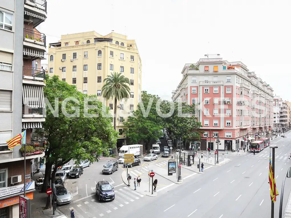 Außenansicht von Wohnung zur Miete in Valencia mit Klimaanlage, Heizung und Balkon