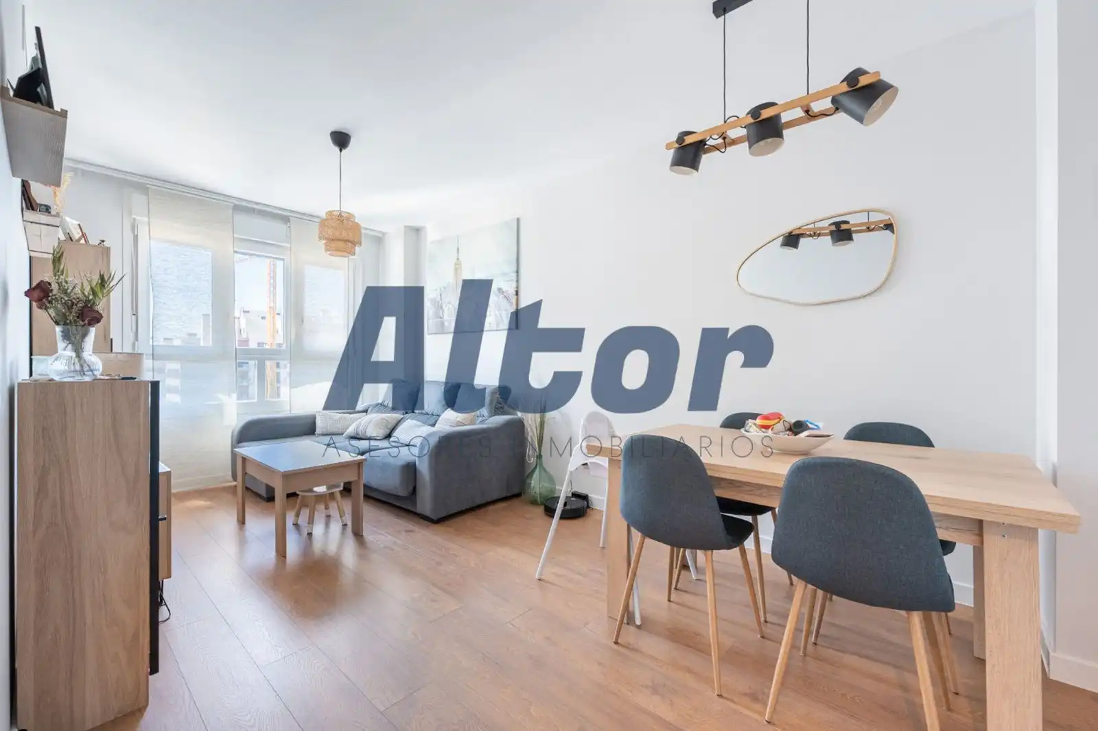 Living room of Flat for sale in Madrid  with Air Conditioner, Heating and Terrace