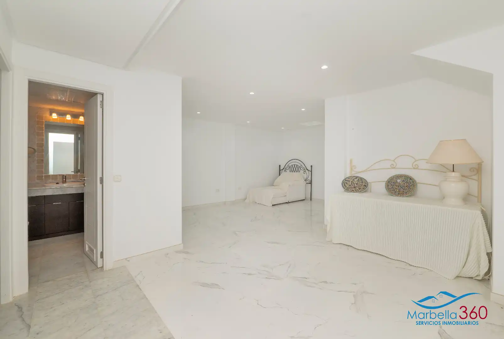 Casa adosada en venda en Marbella amb Aire condicionat, Jardí privat i Terrassa
