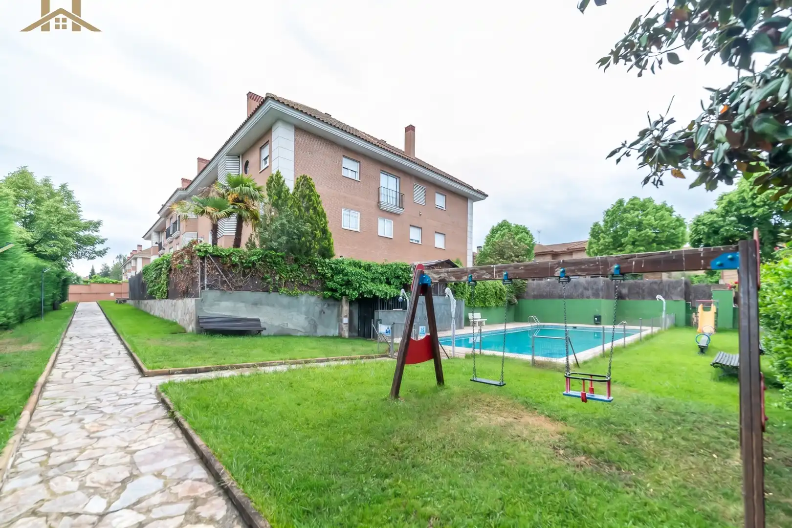 Piscina de Pis en venda en Villaviciosa de Odón amb Aire condicionat, Calefacció i Jardí privat