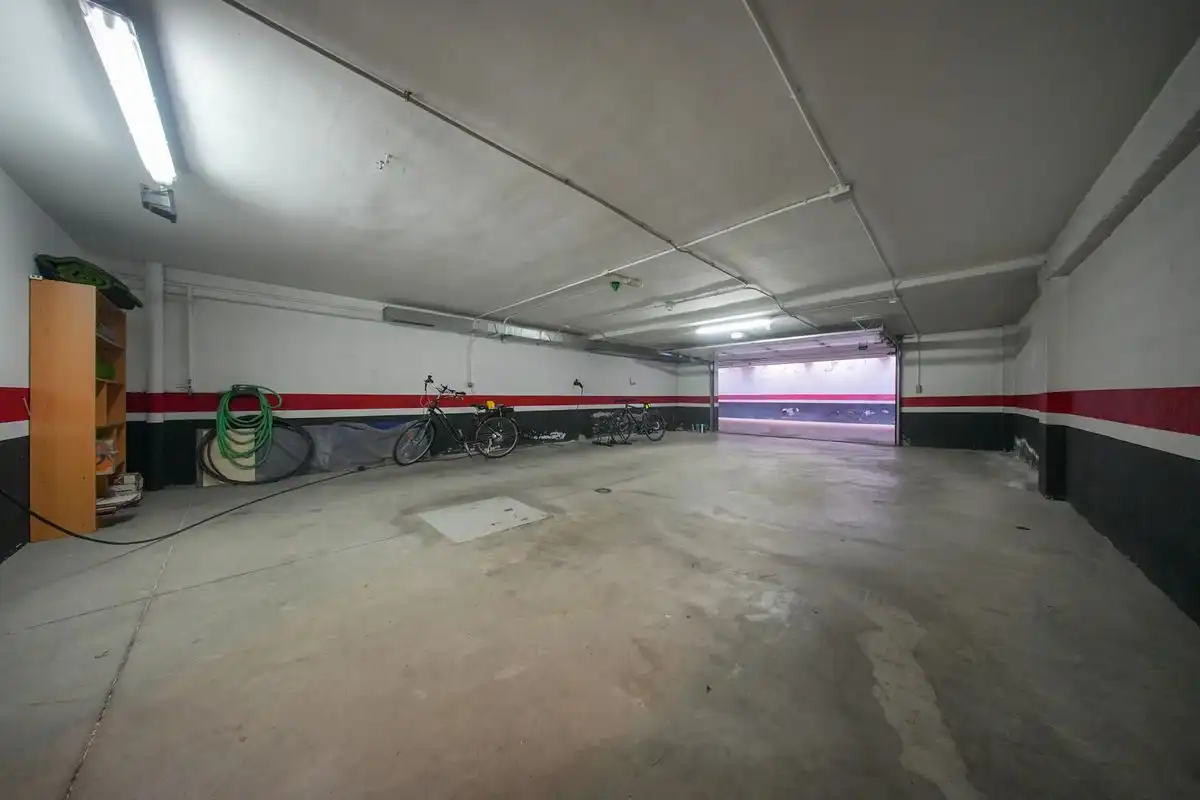 Parking de Casa adosada en venta en Pozuelo de Alarcón con Aire acondicionado, Calefacción y Jardín privado
