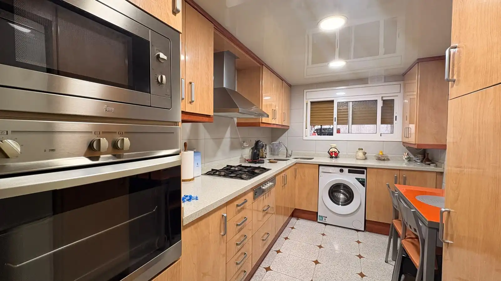 Cocina de Piso en venta en L'Hospitalet de Llobregat con Aire acondicionado, Calefacción y Amueblado