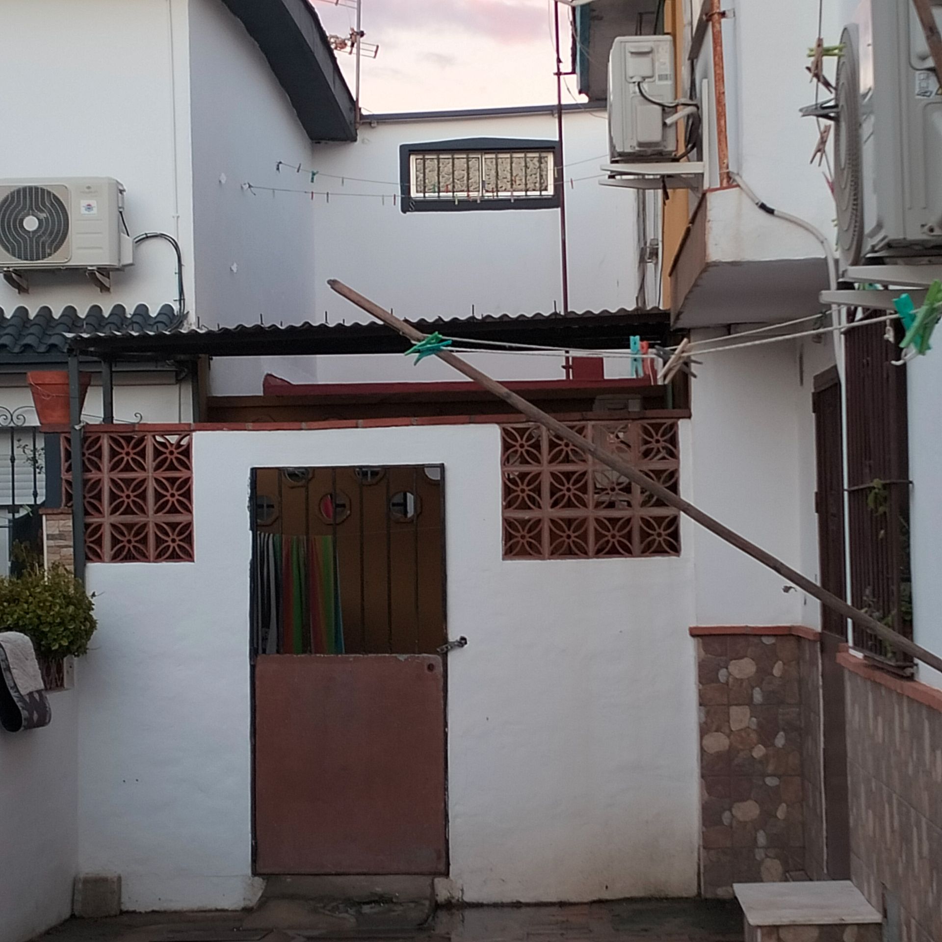 Exterior view of Single-family semi-detached for sale in La Línea de la Concepción  with Terrace and Furnished