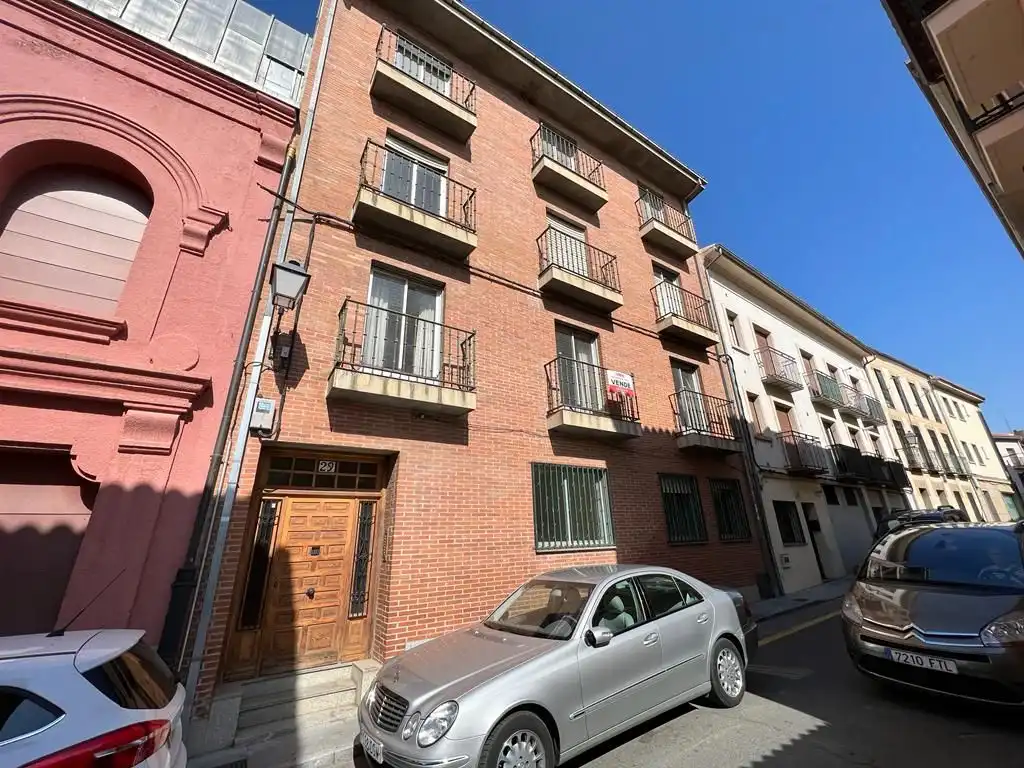 Vista exterior de Edificio en venta en El Barco de Ávila 