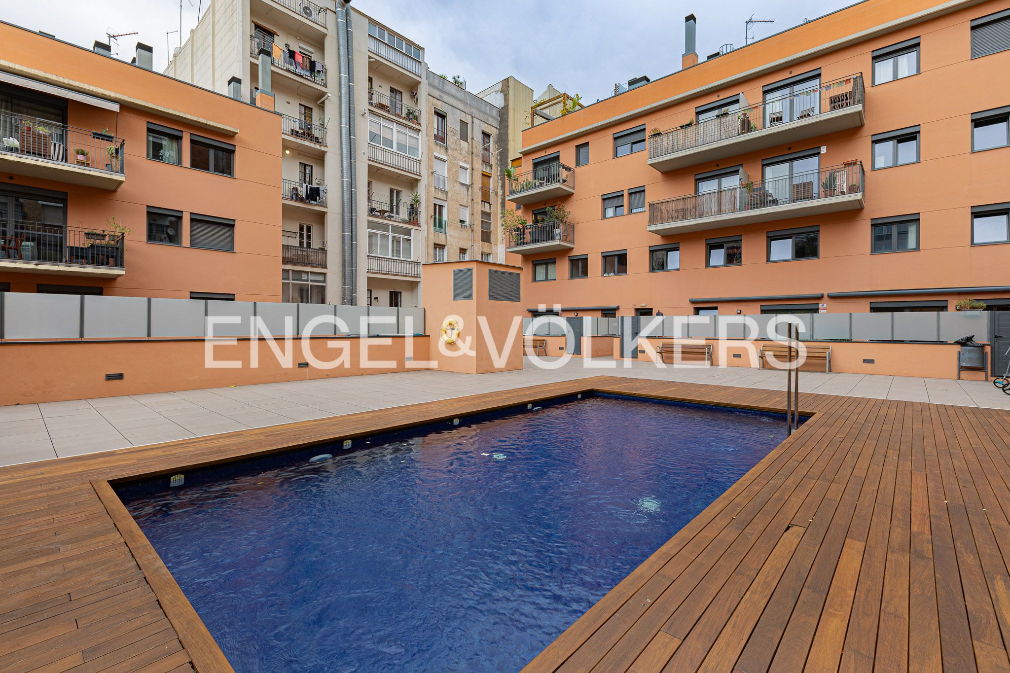 Piscina de Apartament en venda en  Barcelona Capital amb Aire condicionat, Calefacció i Parquet