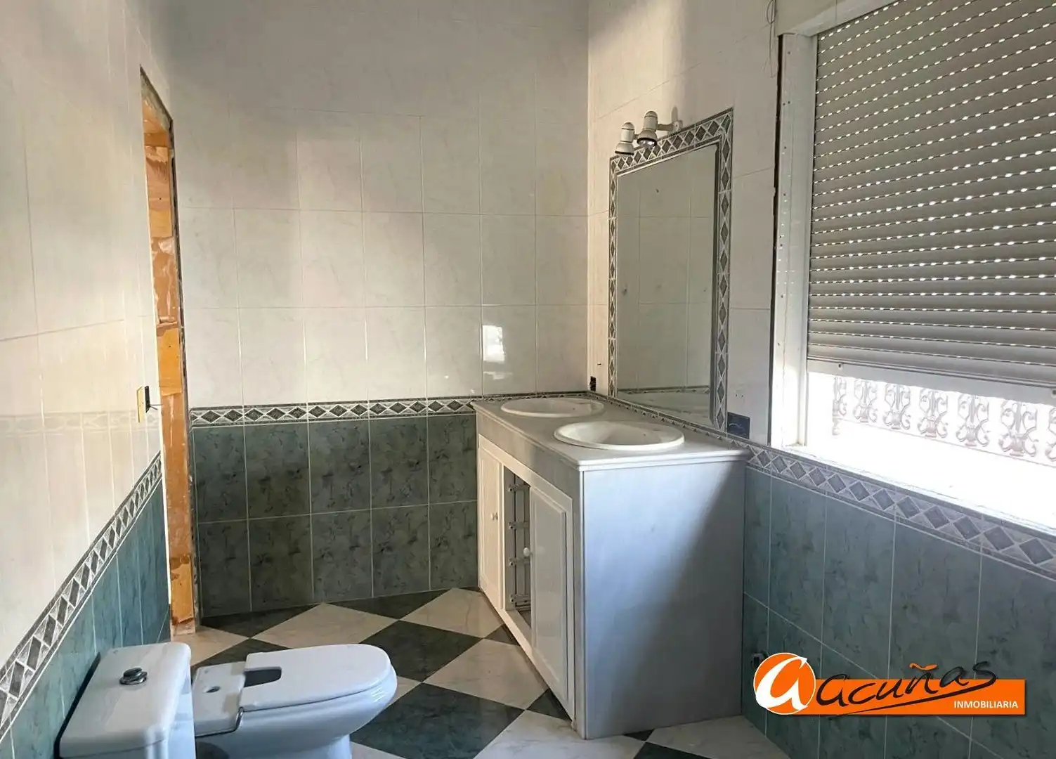 Baño de Casa adosada en venta en Gilena con Terraza y Trastero