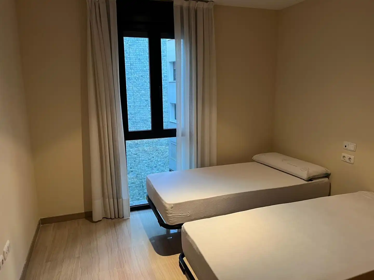 Schlafzimmer von Wohnung zur Miete in Córdoba mit Klimaanlage, Balkon und Alarm