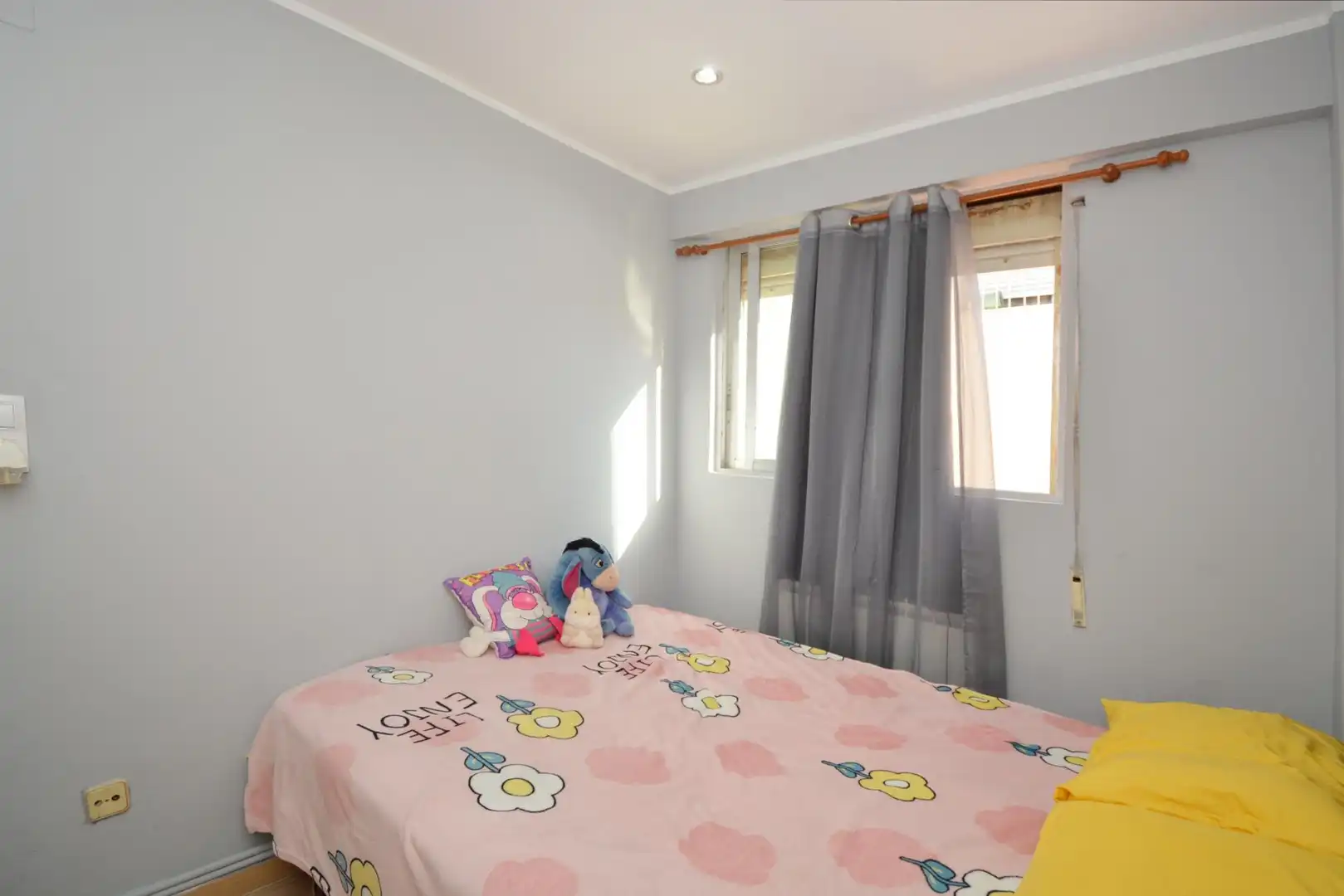 Schlafzimmer von Wohnung zum Verkauf in Zaragoza mit Klimaanlage und Heizung
