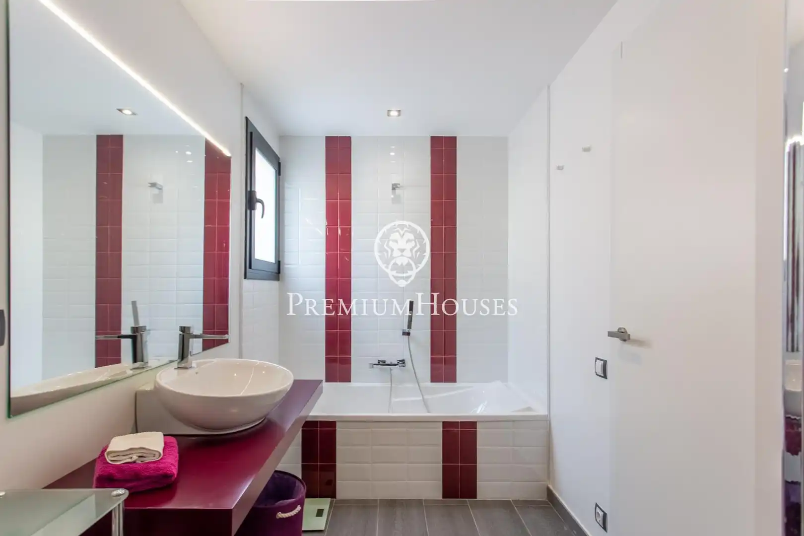 Bathroom of Houses for rent in Cabrils  with Air Conditioner, Heating and Private garden