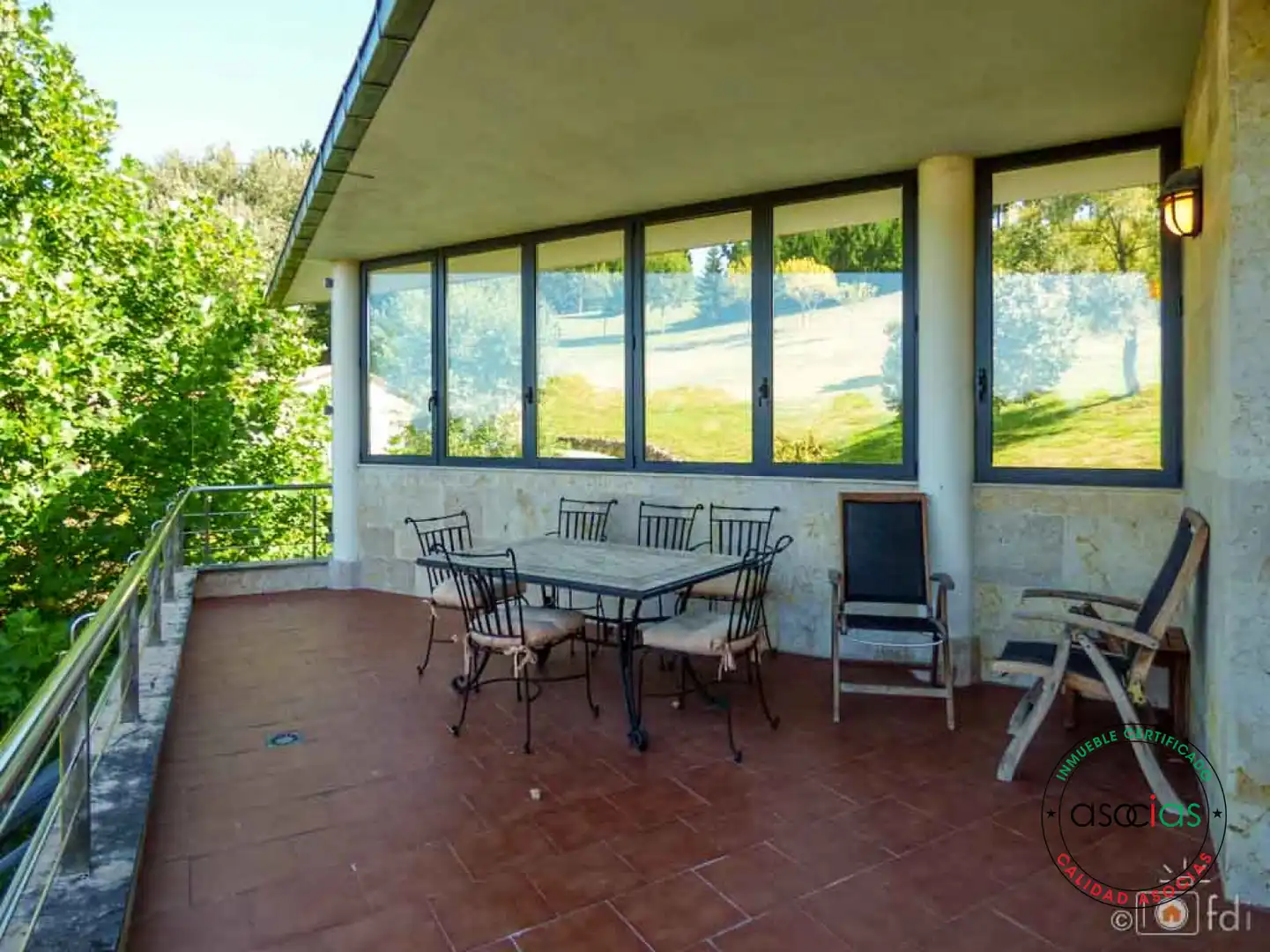 Terrassa de Casa o xalet en venda en Oviedo  amb Calefacció, Jardí privat i Parquet
