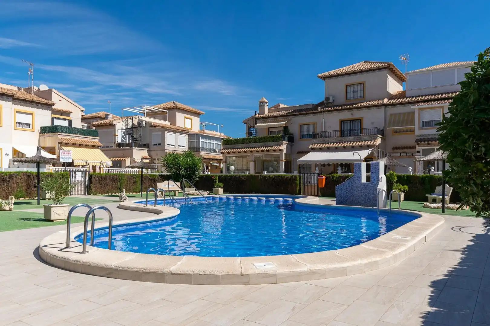 Bungalow avec piscine à vendre à Calle HORIZONTE CL 4