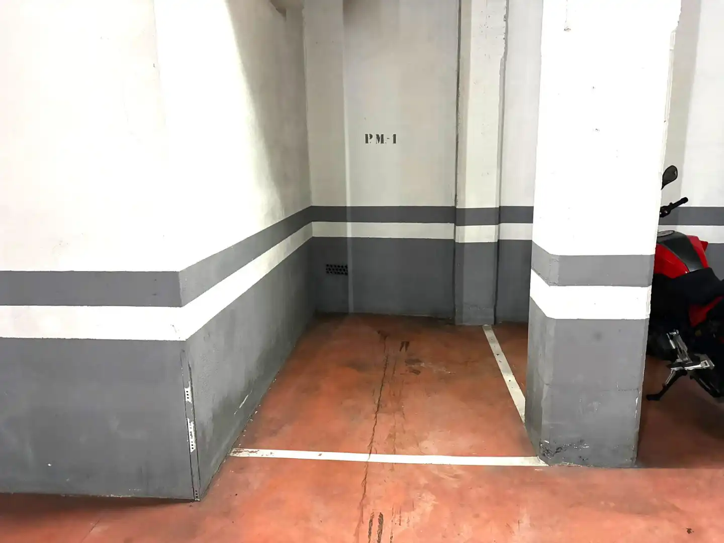 Parcheggio con ascensore in affitto a Calle la Lila 17, imagen 3