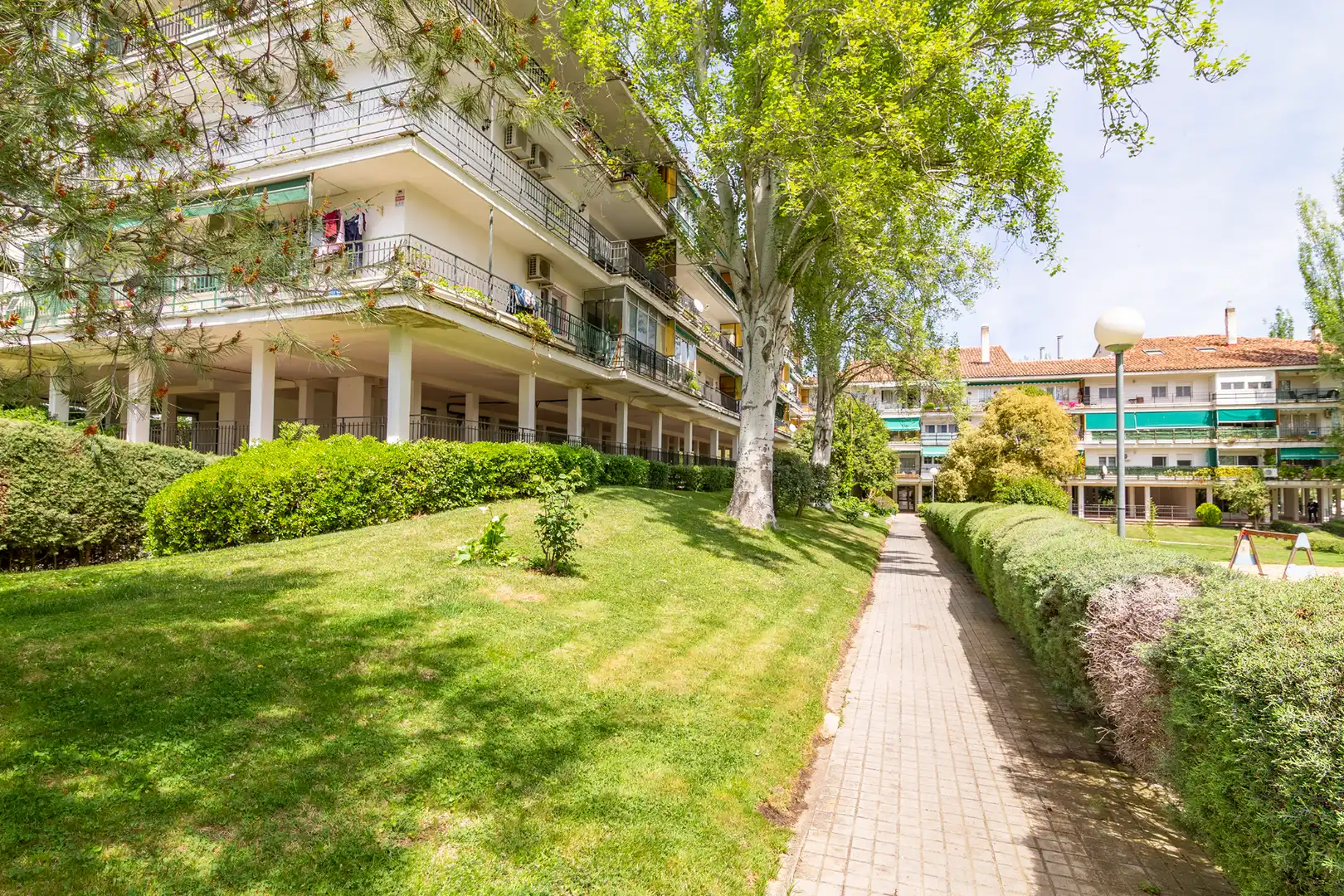 Vista exterior de Pis en venda en Móstoles amb Calefacció, Jardí privat i Parquet