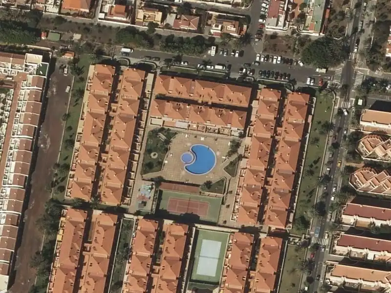 Casa en venta en CL. ENEAS 5 Planta Baja 00002