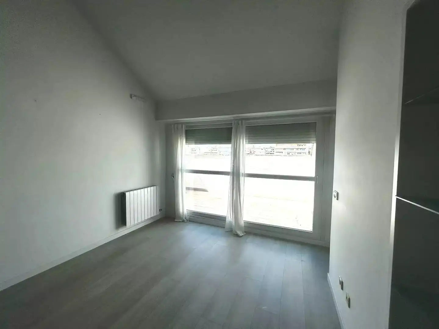 Schlafzimmer von Wohnung zur Miete in Girona mit Klimaanlage, Heizung und Parkett