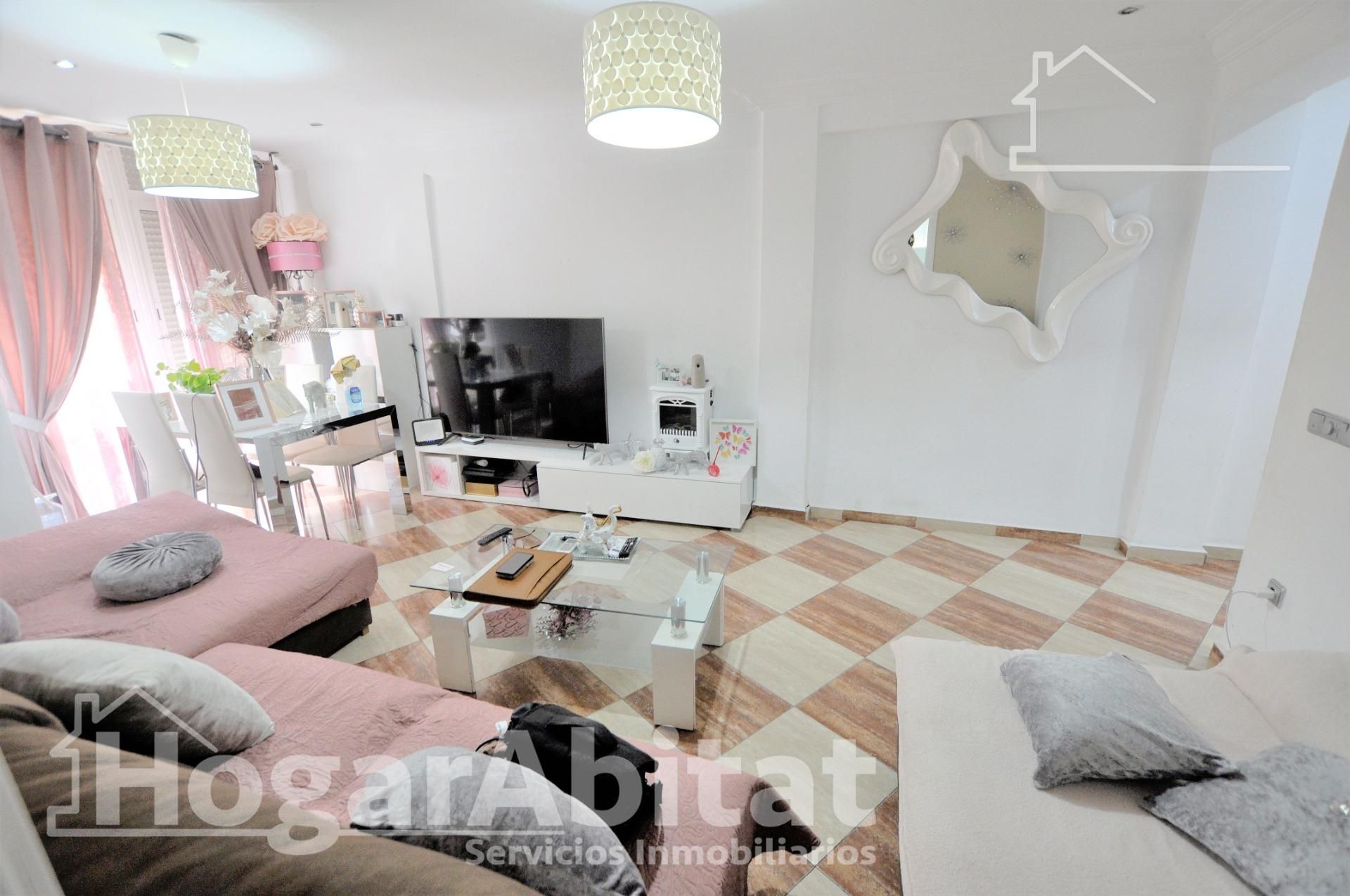 Living room of Flat for sale in  Valencia Capital  with Air Conditioner
