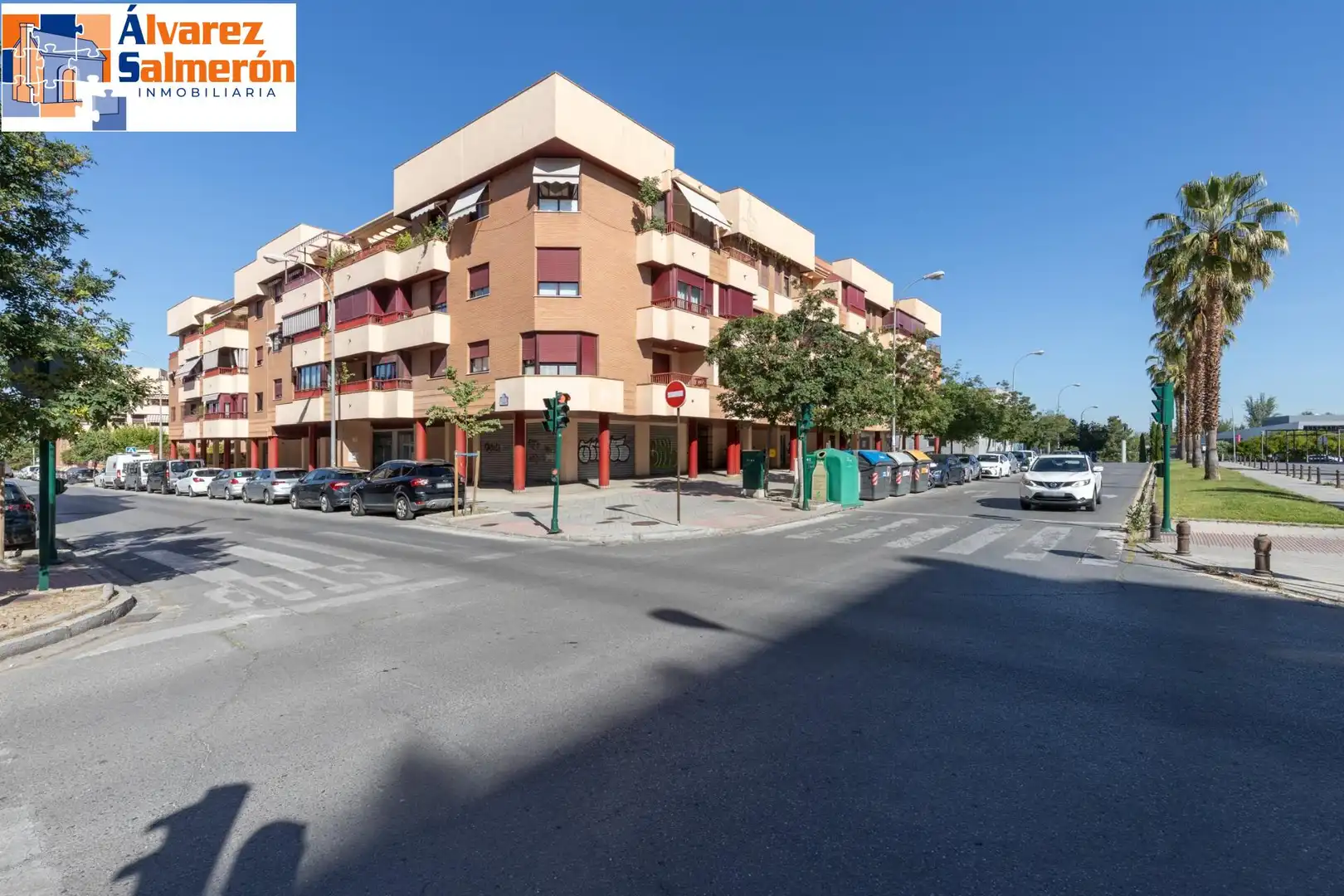Vista exterior de Pis de lloguer en Granada amb Calefacció, Terrassa i Piscina comunitària