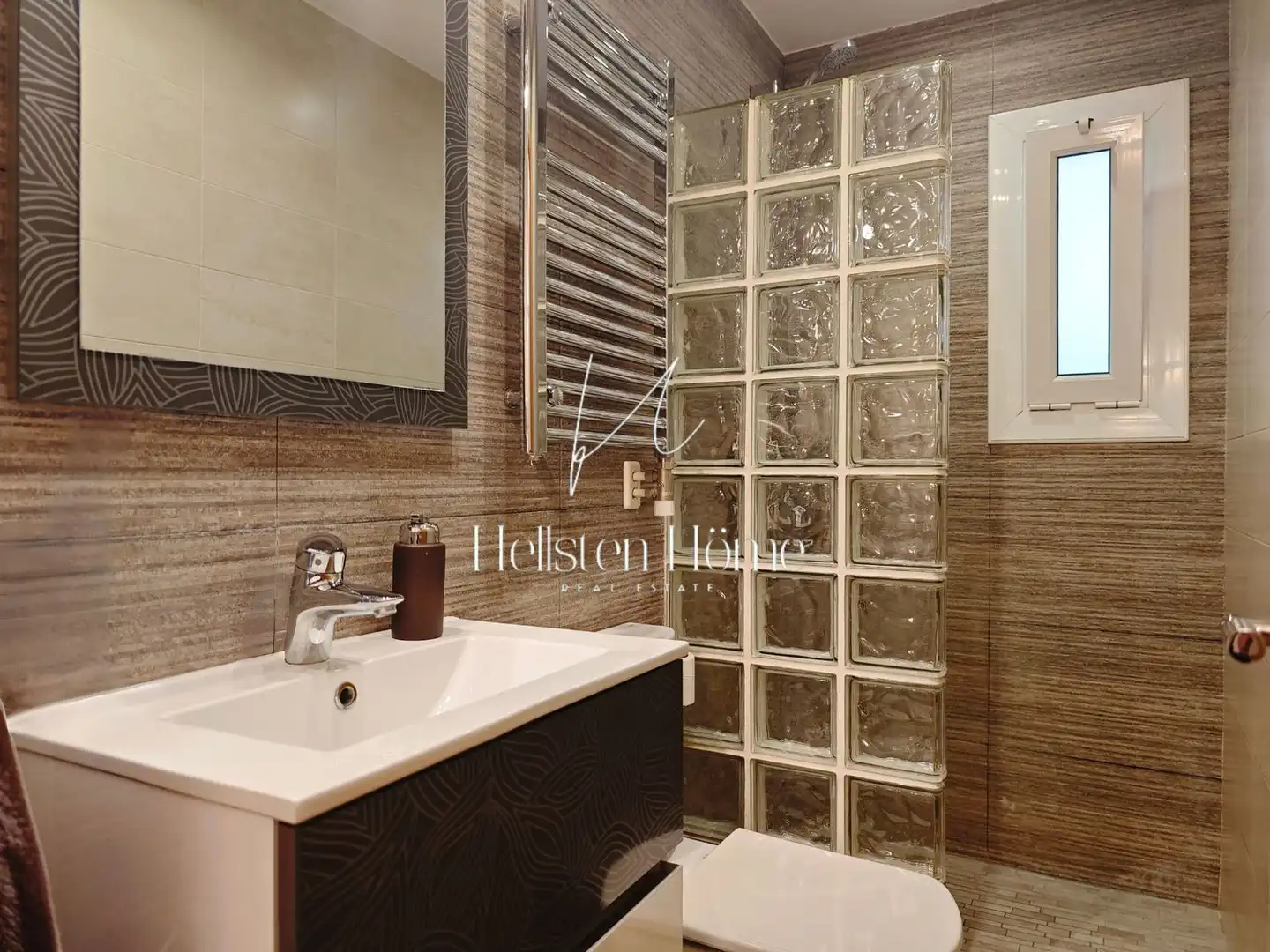 Baño de Piso de alquiler en Barcelona con Aire acondicionado y Terraza