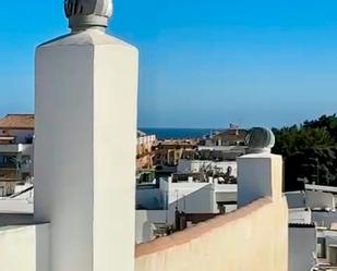 Vista exterior de Àtic de lloguer en Marbella amb Aire condicionat i Balcó