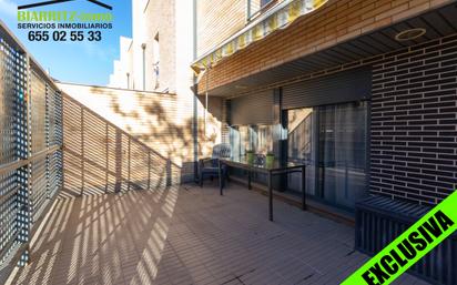 Exterior view of Single-family semi-detached for sale in  Zaragoza Capital  with Terrace and Balcony