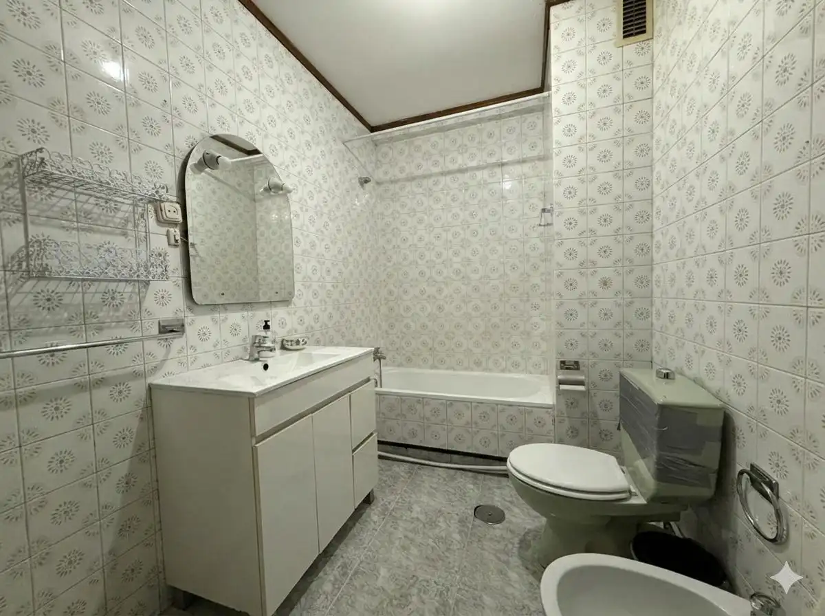 Badezimmer von Wohnung zum Verkauf in Vilagarcía de Arousa mit Heizung