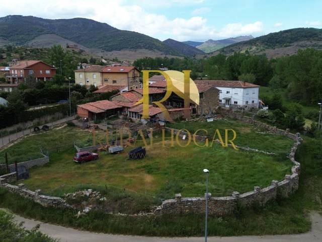 Casa-chalet en Venta en Boñar