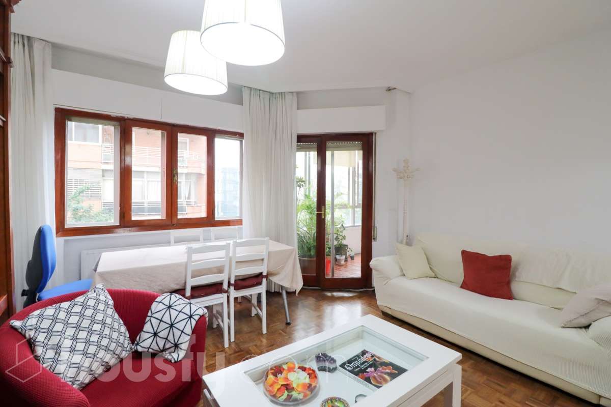 Living room of Flat for sale in  Madrid Capital  with Air Conditioner, Heating and Parquet flooring