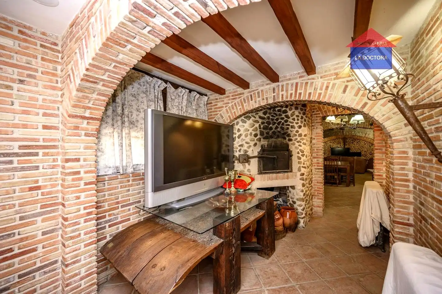 Sala d'estar de Casa adosada en venda en Navalcarnero amb Aire condicionat, Calefacció i Jardí privat