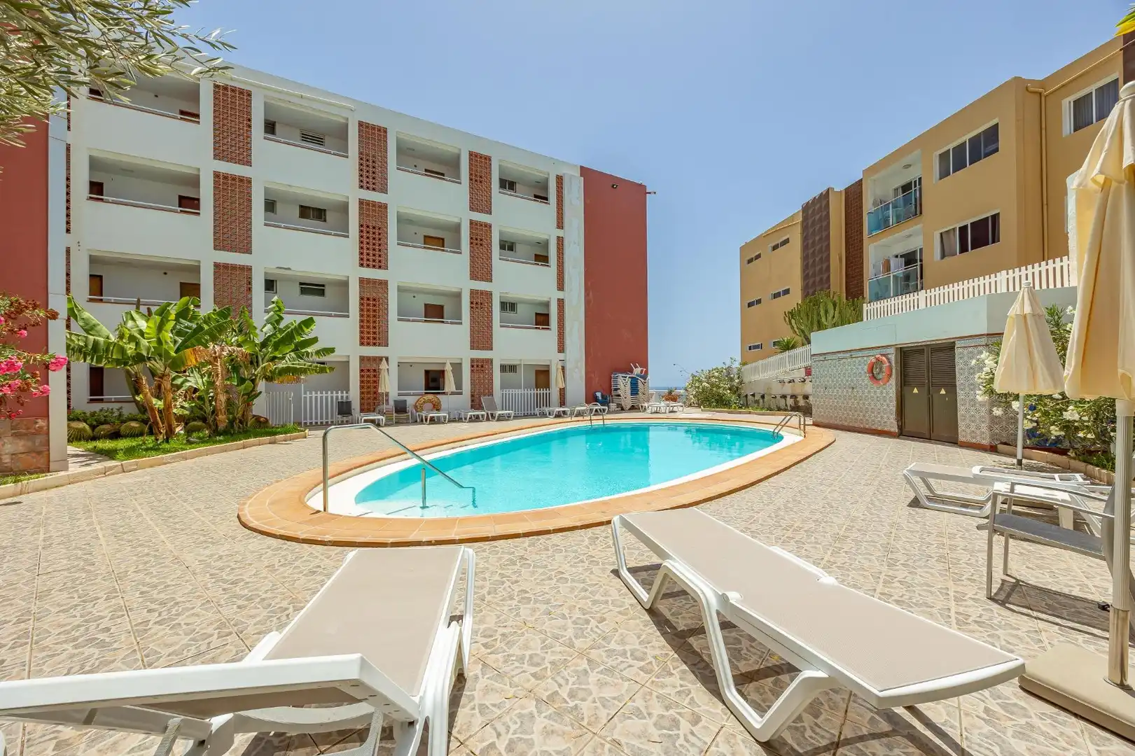 Piscina de Estudio en venta en San Bartolomé de Tirajana con Aire acondicionado, Amueblado y Piscina comunitaria