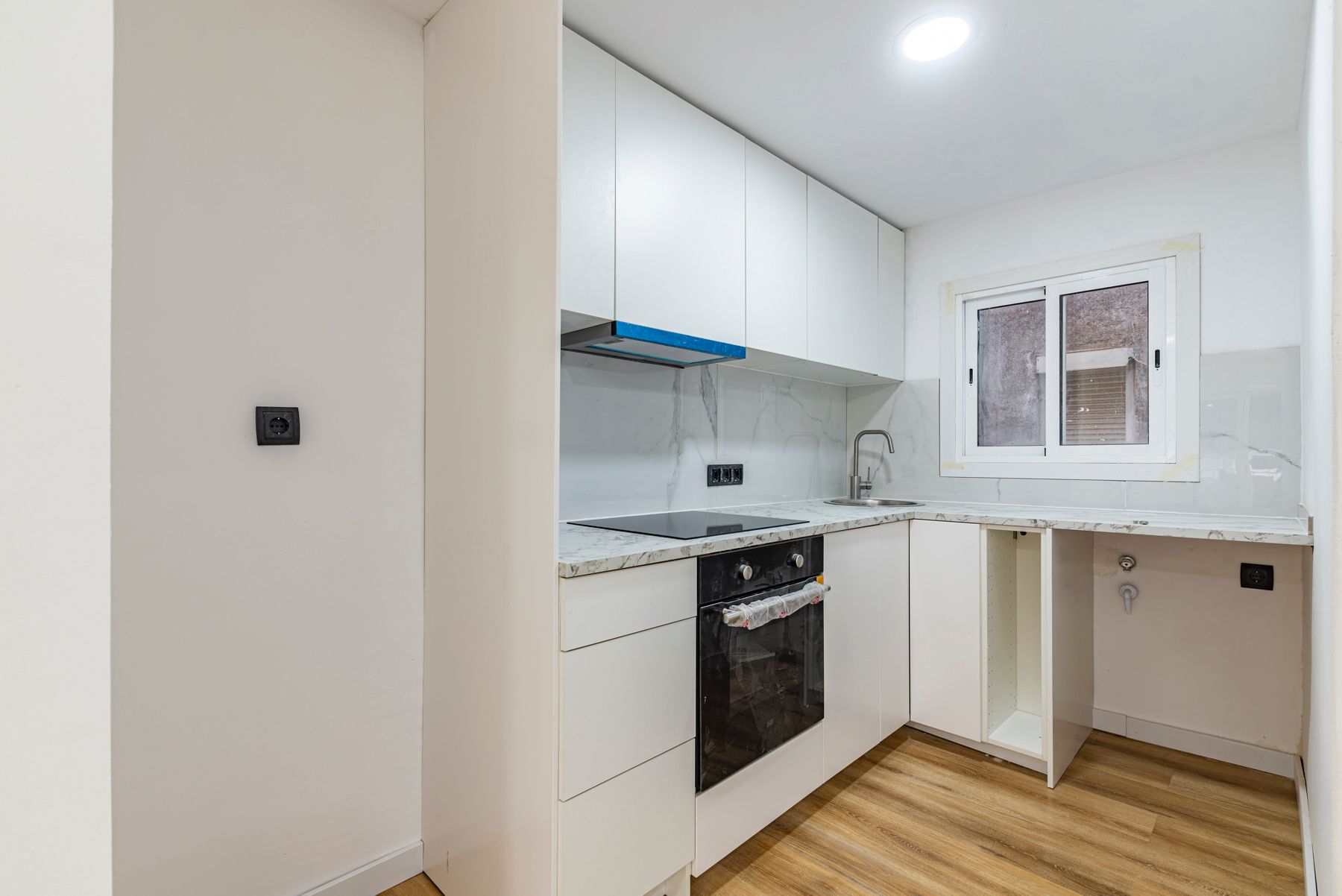 Kitchen of Flat for sale in  Barcelona Capital  with Air Conditioner, Parquet flooring and Oven