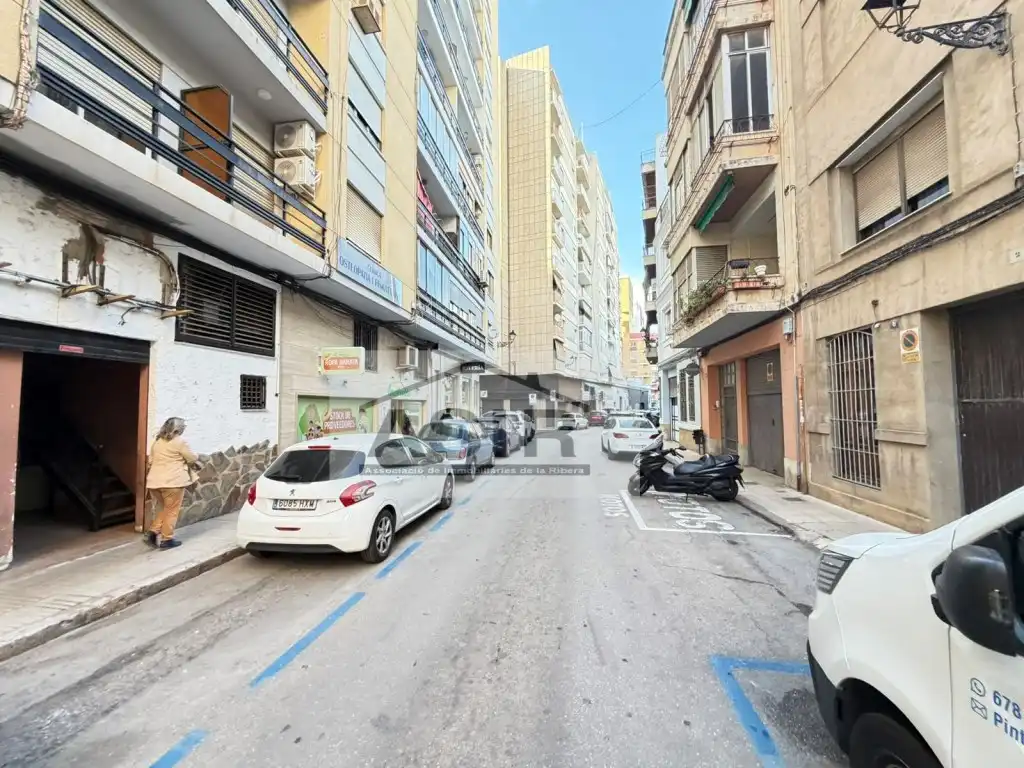 Vista exterior de Local en venta en Alzira