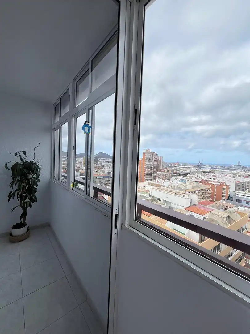 Vista exterior de Piso de alquiler en Las Palmas de Gran Canaria con Terraza y Amueblado
