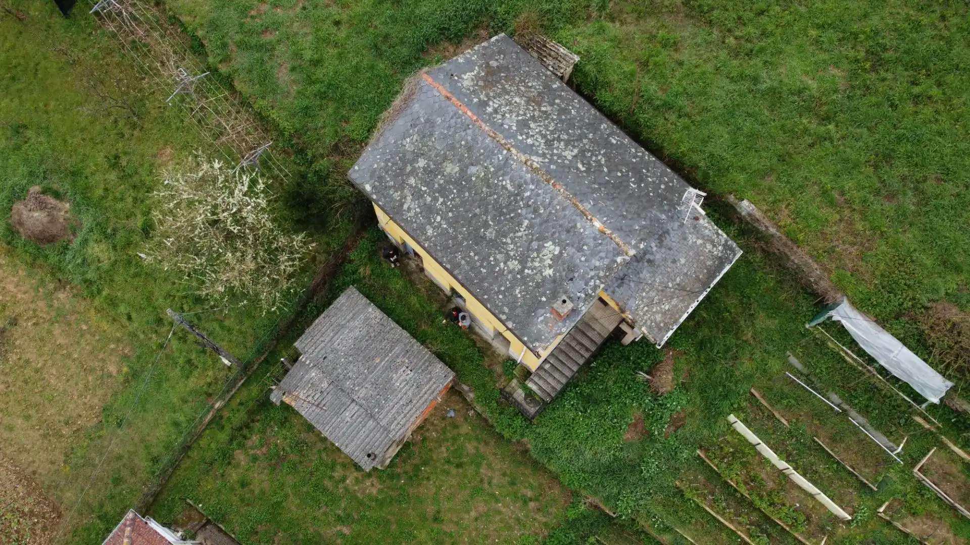 Vista exterior de Casa o xalet en venda en Cangas del Narcea amb Calefacció, Jardí privat i Terrassa