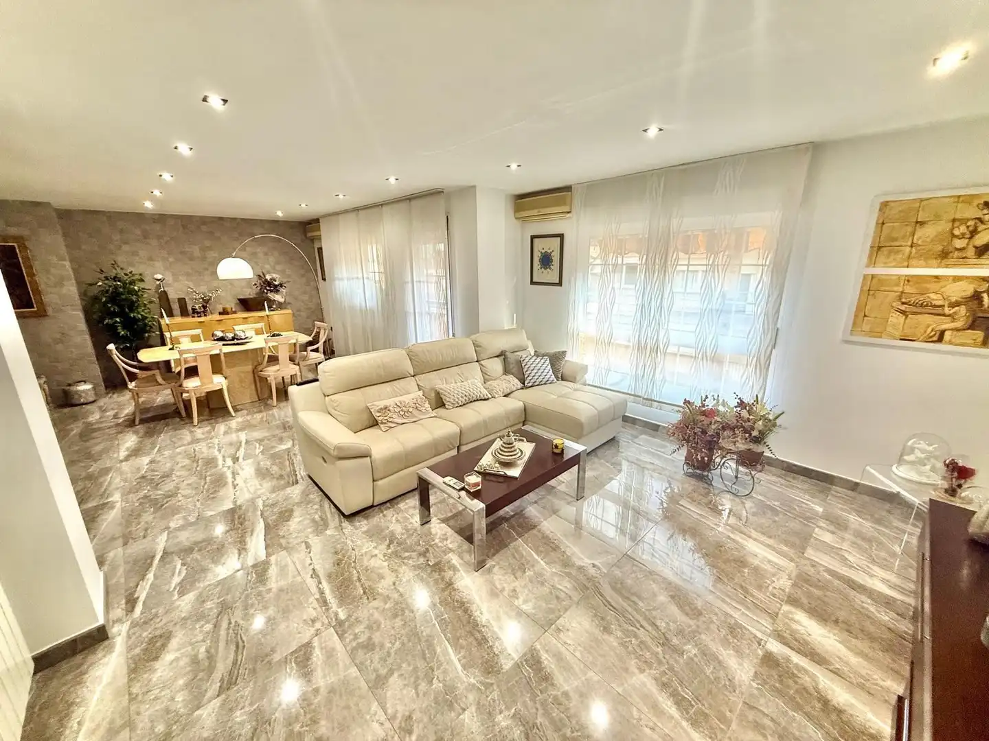 Sala d'estar de Pis de lloguer en Valencia amb Aire condicionat, Moblat i Balcó