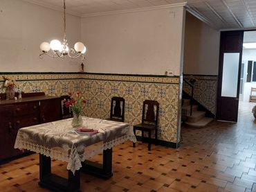 Casa amb balcó en venda a Madrigal