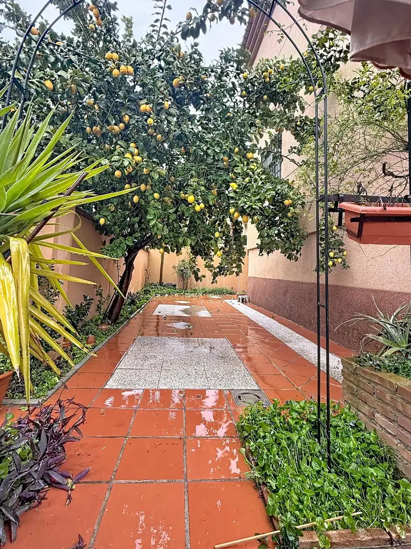 Jardín de Casa adosada en venta en Vegas del Genil con Aire acondicionado, Calefacción y Trastero