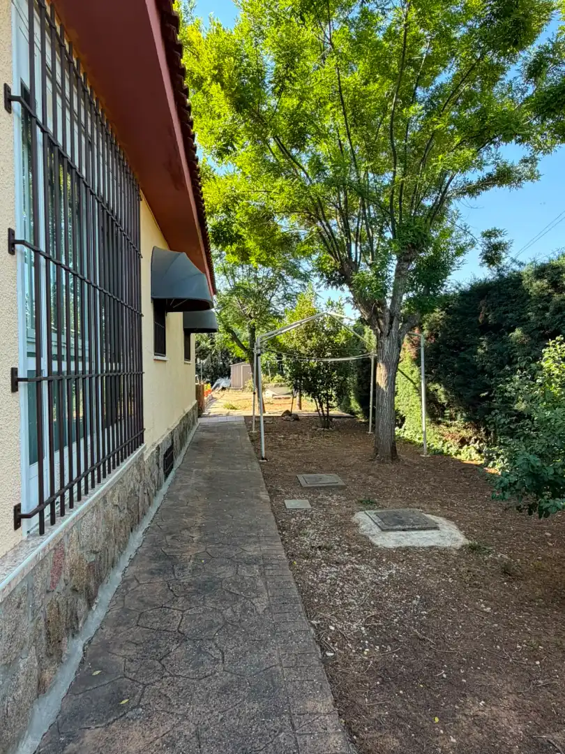 Vista exterior de Casa o chalet en venta en Nuevo Baztán con Calefacción, Jardín privado y Terraza
