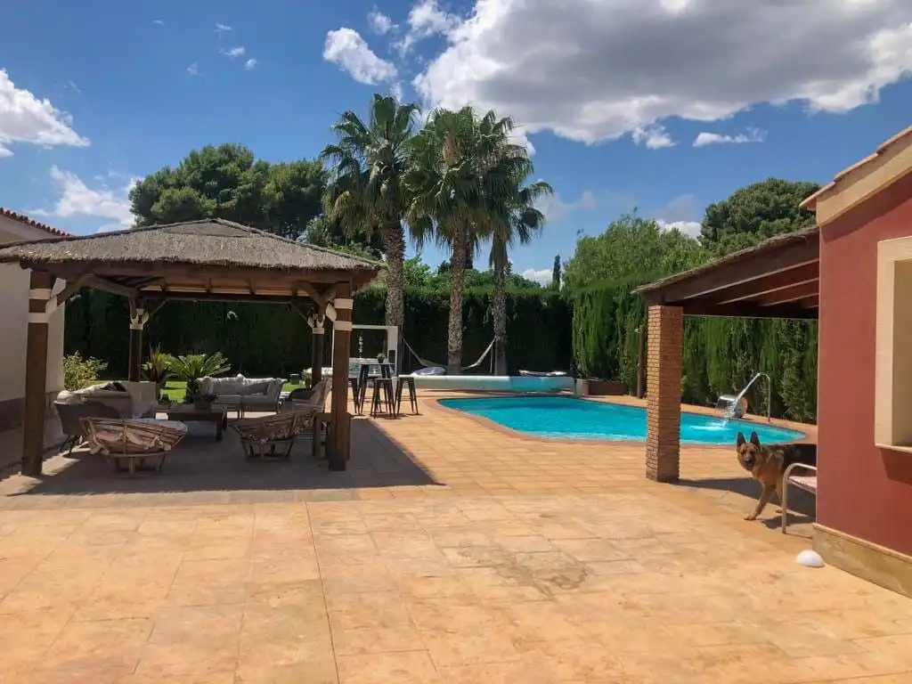Piscina de Casa o chalet en venta en Elda con Aire acondicionado, Calefacción y Jardín privado