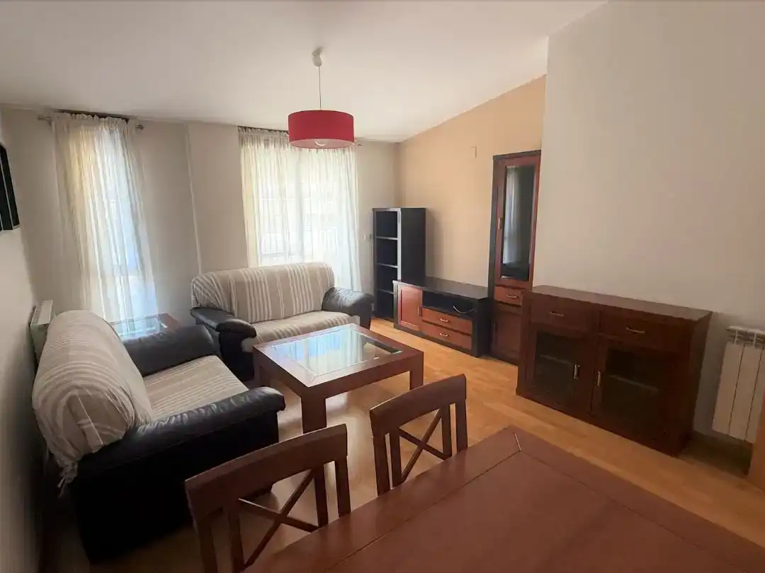 Wohnzimmer von Dachboden zur Miete in Zaratán mit Schwimmbad