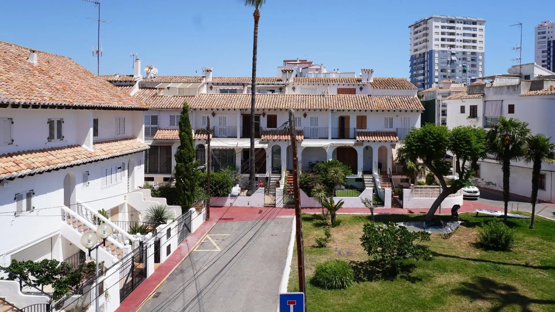 Außenansicht von Dachboden zum Verkauf in El Puig de Santa Maria mit Privatgarten, Terrasse und Balkon
