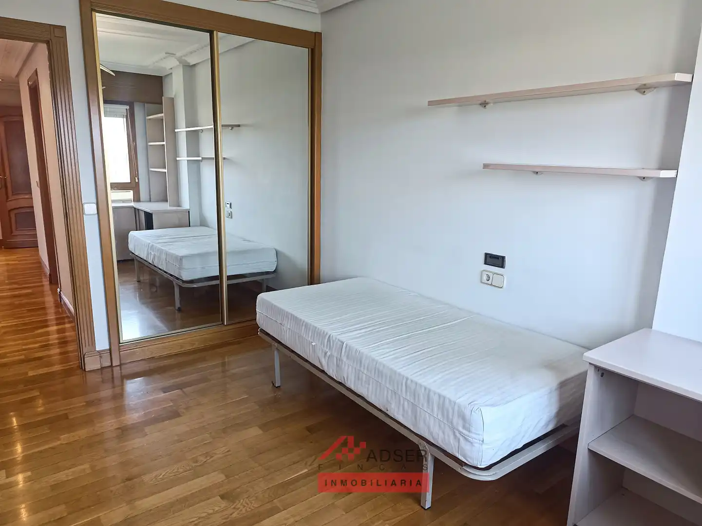 Habitación de Piso en venta en  Logroño con Calefacción, Parquet y Terraza