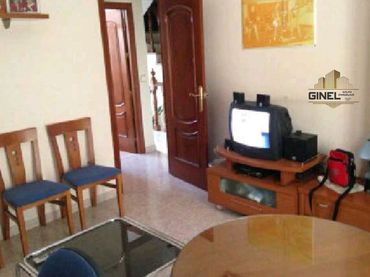 Casa amb balcó en venda a Peñamefecit - Avda Barcelona